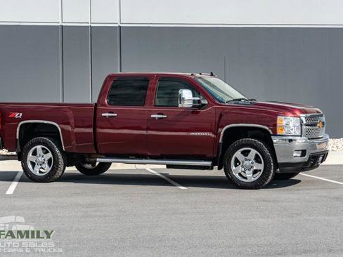 Used 2014 Chevrolet Silverado 2500 LTZ w/ LTZ Plus Package image 13