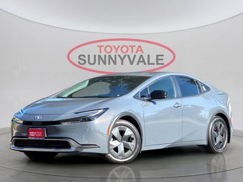 Certified 2025 Toyota Prius Plug-In Hybrid image 2