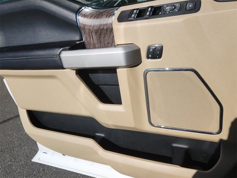 Used 2019 Ford F250 Lariat w/ Chrome Package image 10