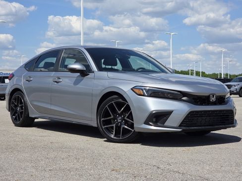 Used 2022 Honda Civic Sport Touring image 2