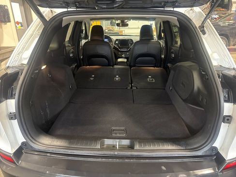 Used 2022 Jeep Cherokee Limited w/ Elite Package image 17