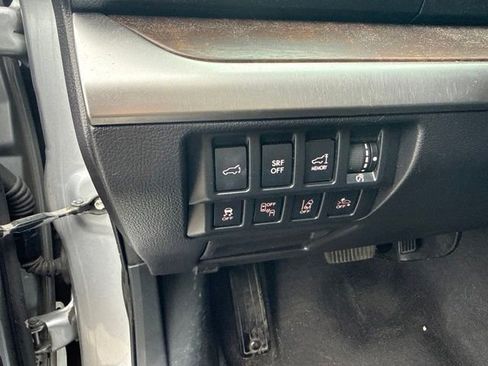 Used 2017 Subaru Outback 2.5i Limited AWD/4WD image 21