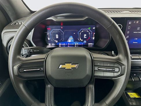 Used 2024 Chevrolet Colorado W/T image 11