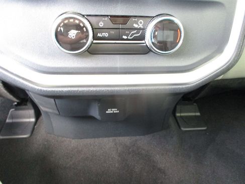 New 2025 Ford Expedition Max Active image 9