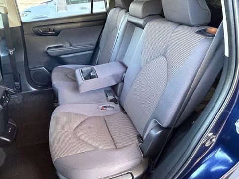 Used 2023 Toyota Highlander LE FWD image 42