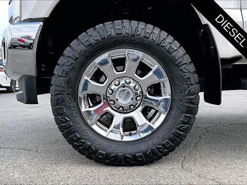 Used 2019 Ford F350 Lariat w/ Lariat Ultimate Package image 32