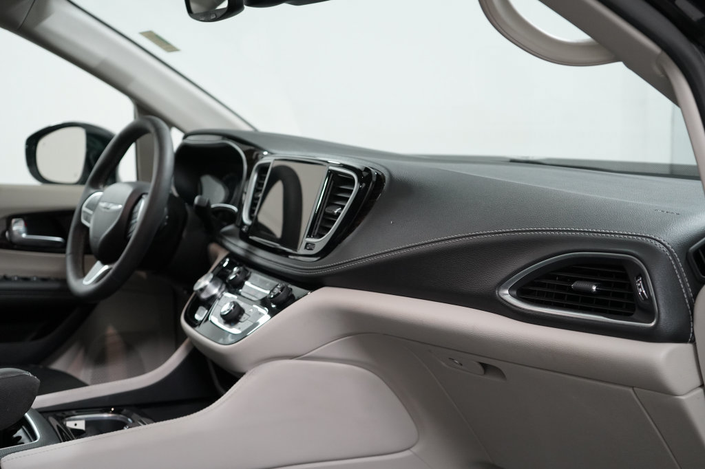 Certified 2024 Chrysler Pacifica Limited AWD/4WD image 25