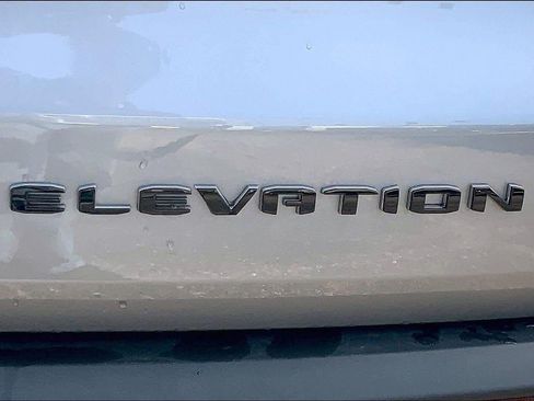 Used 2025 GMC Acadia Elevation FWD image 8