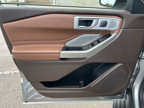 Used 2022 Ford Explorer King Ranch image 17