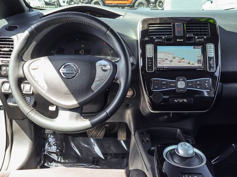 Used 2013 Nissan Leaf SV w/ LED & Quick Charge Pkg FWD image 3