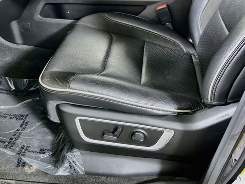 Used 2023 RAM 1500 Laramie AWD/4WD image 19