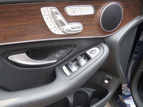 Used 2022 Mercedes-Benz GLC 300 4MATIC image 9