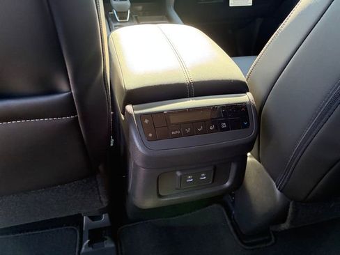 New 2026 Nissan Pathfinder SL image 16