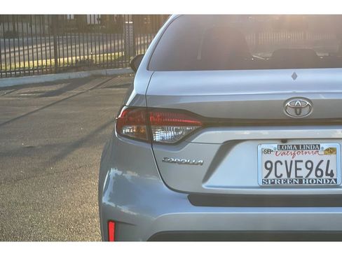 Used 2022 Toyota Corolla LE image 12