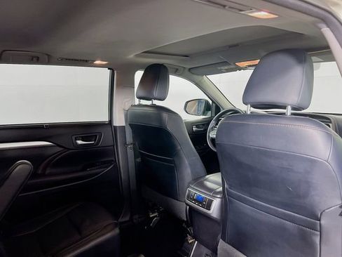Used 2015 Toyota Highlander XLE AWD/4WD image 9