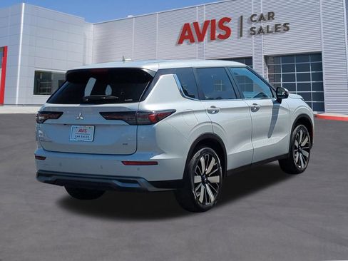 Used 2025 Mitsubishi Outlander SE AWD/4WD image 6