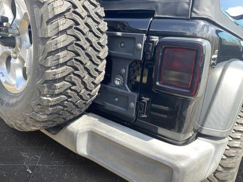 Used 2018 Jeep Wrangler Unlimited Sport AWD/4WD image 34