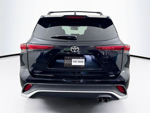 Used 2023 Toyota Highlander XSE FWD image 11