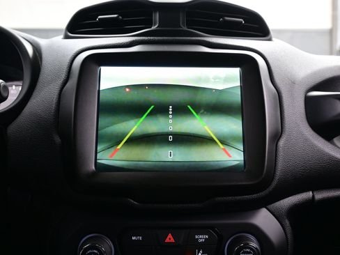 Used 2022 Jeep Renegade Latitude AWD/4WD image 17