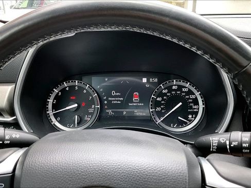 Used 2021 Toyota Highlander XLE FWD image 2