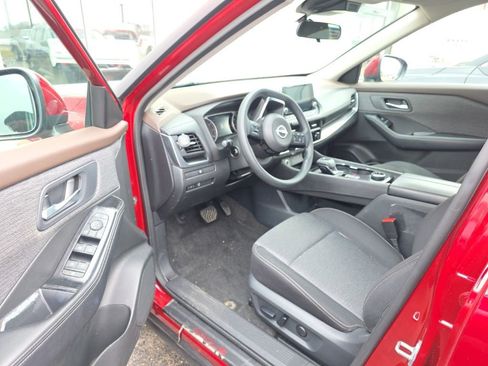 Used 2023 Nissan Rogue SV image 5