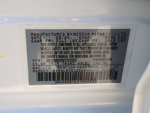Used 2025 Nissan Sentra SR FWD image 32