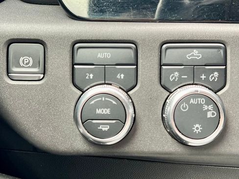 Used 2024 GMC Sierra 1500 SLE image 28