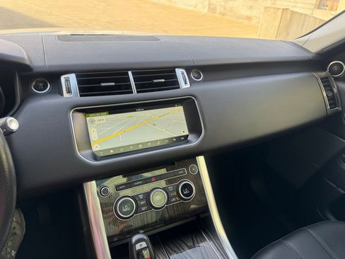 Used 2017 Land Rover Range Rover Sport SE image 17