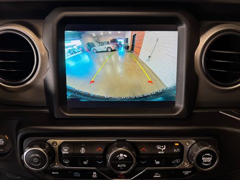 Used 2023 Jeep Wrangler Unlimited w/ Sun & Screen Package AWD/4WD image 40