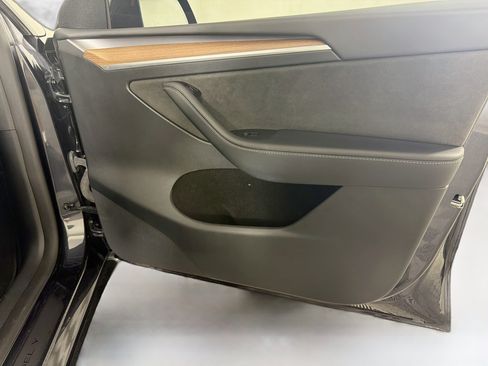 Used 2024 Tesla Model Y Long Range RWD image 32