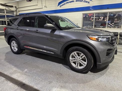 Used 2021 Ford Explorer XLT w/ Class III Trailer Tow Package image 12