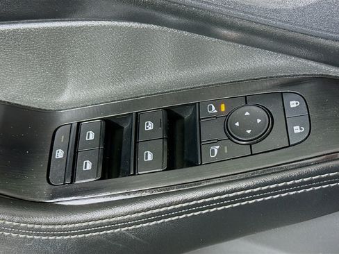 Used 2025 Nissan Rogue SV AWD/4WD image 24