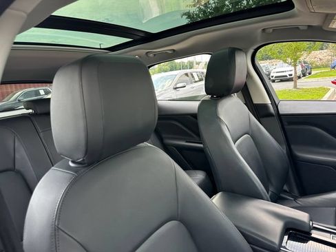 Used 2018 Jaguar F-PACE Premium AWD/4WD image 36