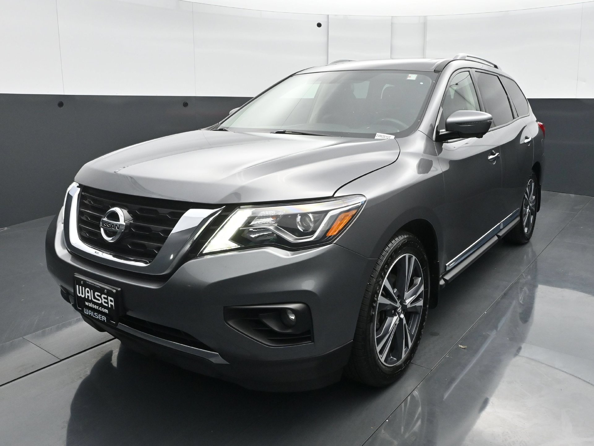Used 2019 Nissan Pathfinder Platinum AWD/4WD image 1
