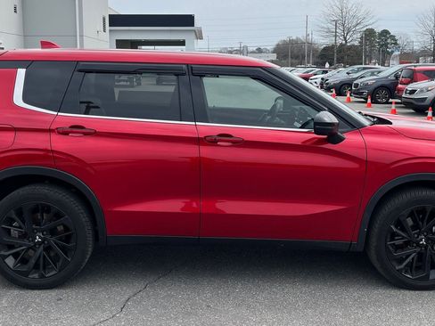 Used 2024 Mitsubishi Outlander SE Black Edition image 10