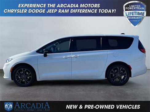New 2026 Chrysler Pacifica Select image 2