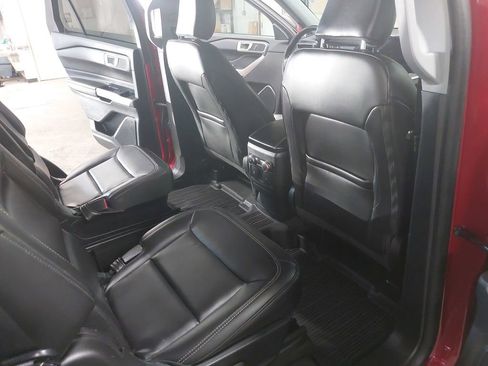 Used 2023 Ford Explorer XLT w/ Equipment Group 202A AWD/4WD image 11