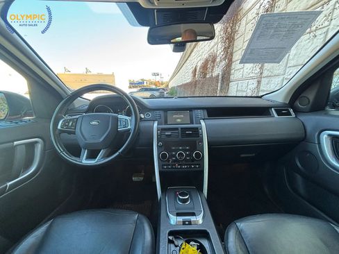 Used 2019 Land Rover Discovery Sport SE image 18