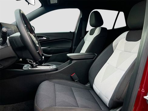 Used 2025 Chevrolet Trax RS w/ Driver Confidence Package image 21