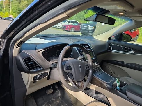 Used 2018 Lincoln MKX Reserve w/ Lincoln MKX Climate Package AWD/4WD image 12