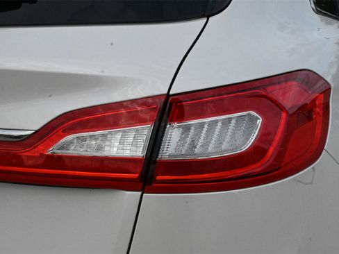 Used 2017 Lincoln MKX Reserve w/ Driver Assistance Package image 21