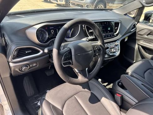 New 2027 Chrysler Pacifica Select FWD image 18