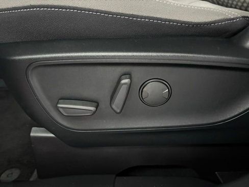 Used 2020 Ford Escape SE image 9