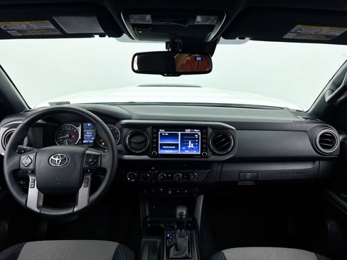 Used 2020 Toyota Tacoma TRD Sport w/ Technology Package AWD/4WD image 19