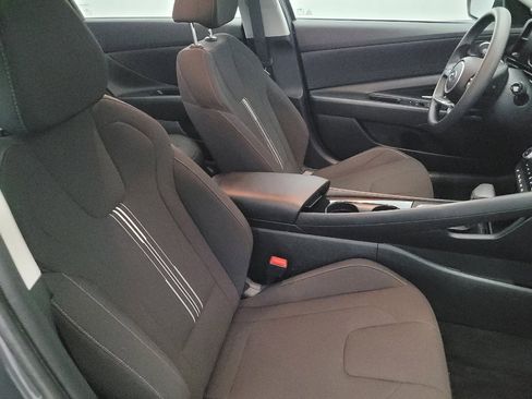 Used 2023 Hyundai Elantra Blue image 21