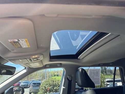 Used 2021 Toyota Highlander XLE AWD/4WD image 26