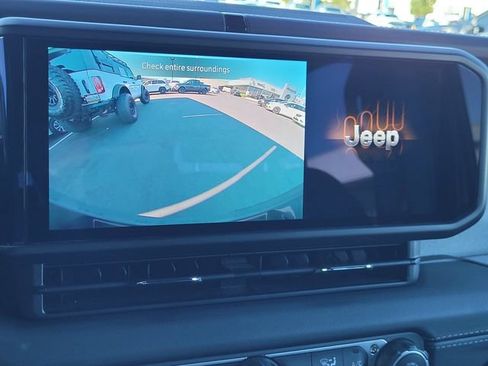 Certified 2025 Jeep Wrangler Unlimited Sahara w/ Safety Group AWD/4WD image 10