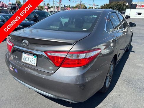 Used 2017 Toyota Camry SE FWD image 4