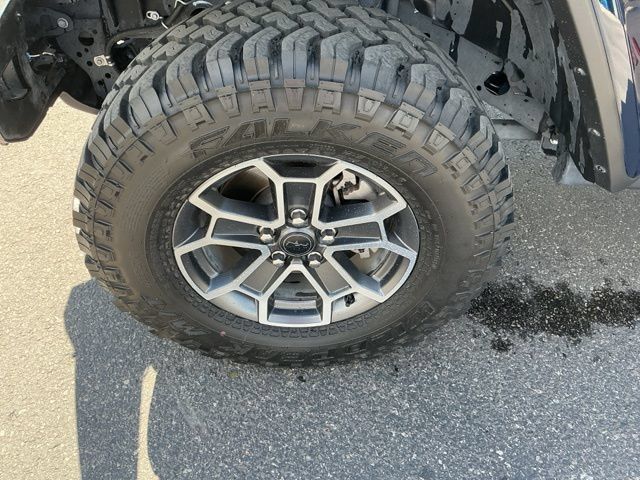 Used 2025 Jeep Gladiator Mojave AWD/4WD image 11