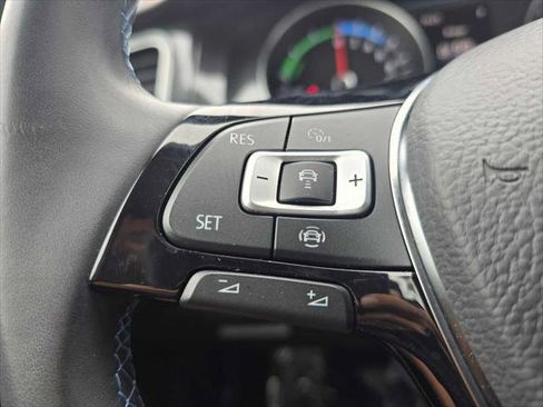 Used 2019 Volkswagen e-Golf SE w/ Driver Assistance Package FWD image 32